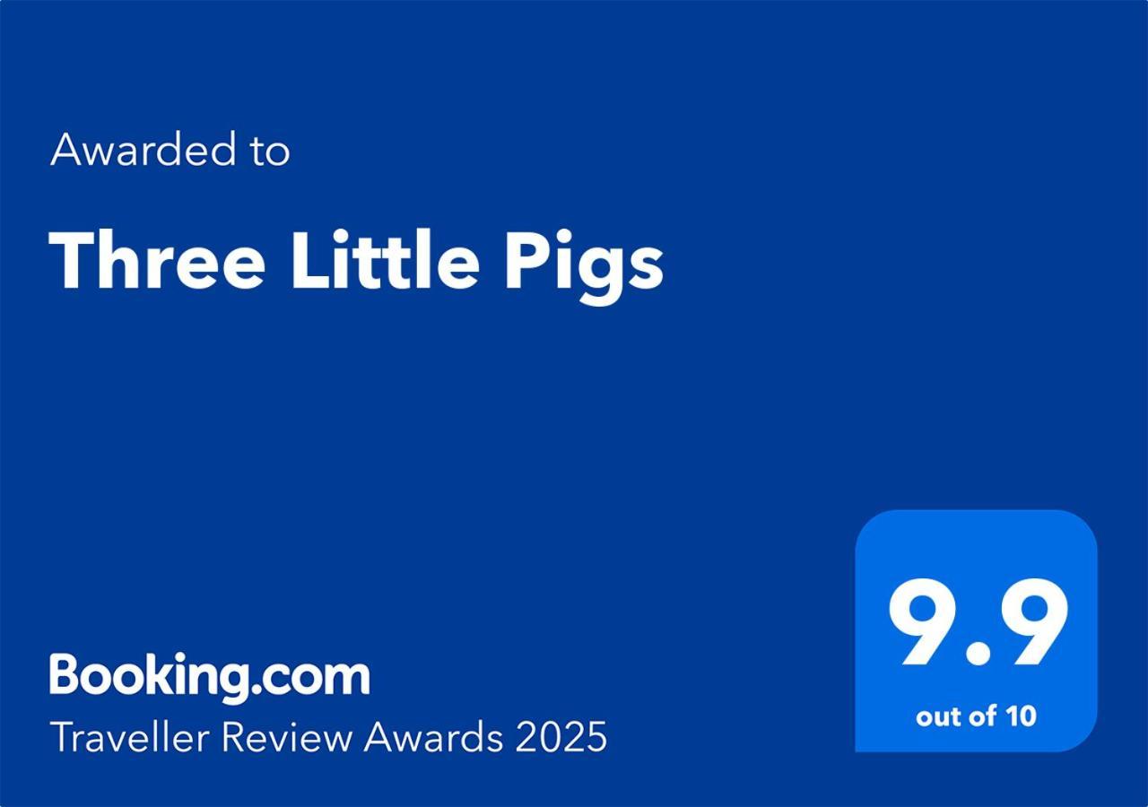 Three Little Pigs Villa Bude Luaran gambar